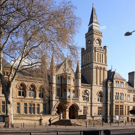 Spacious 2 Bedroom Apartment In Ealing Broadway المظهر الخارجي الصورة