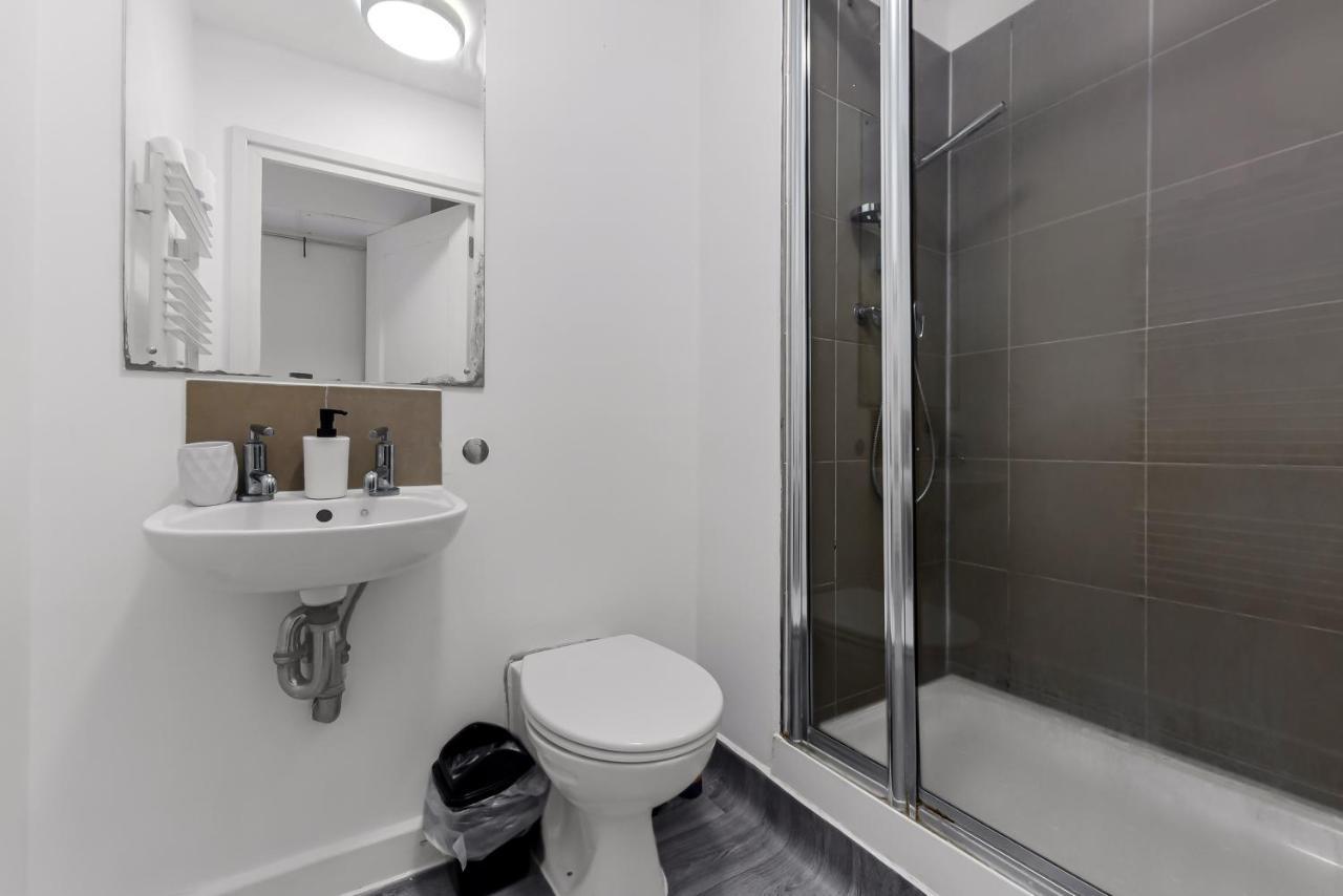 Spacious 2 Bedroom Apartment In Ealing Broadway المظهر الخارجي الصورة