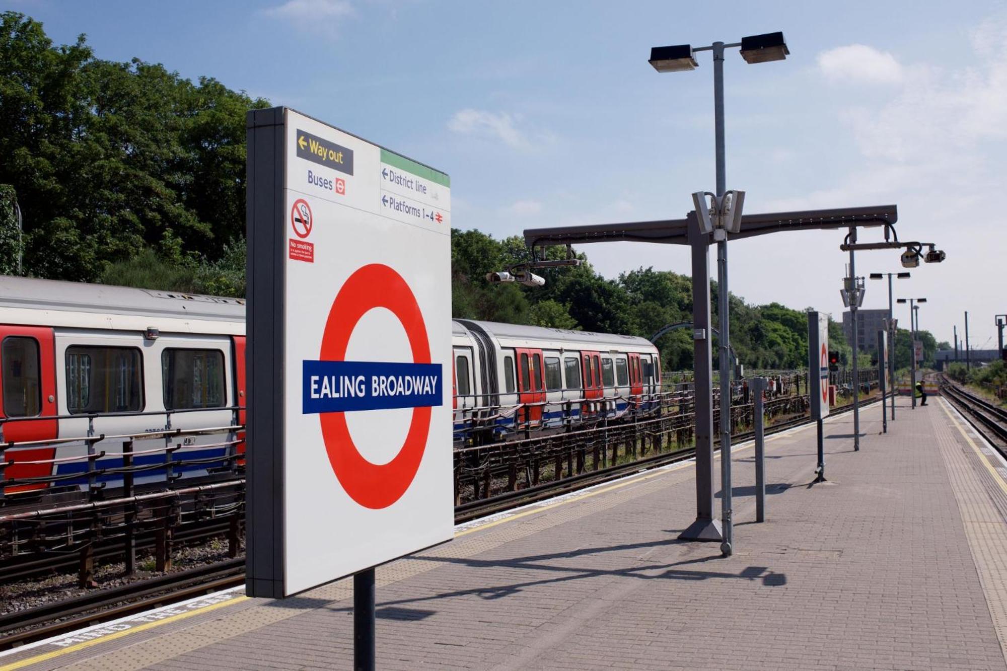 Spacious 2 Bedroom Apartment In Ealing Broadway المظهر الخارجي الصورة